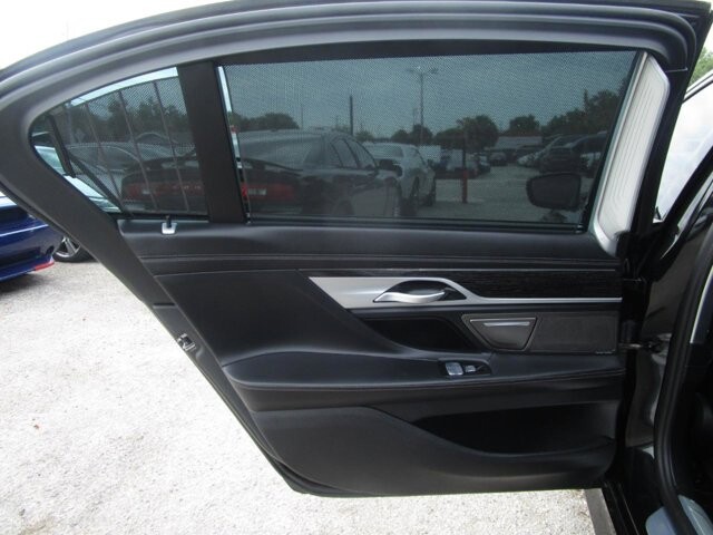 2021 BMW 740i in Tampa, FL 33604-6914 - 18142483 19