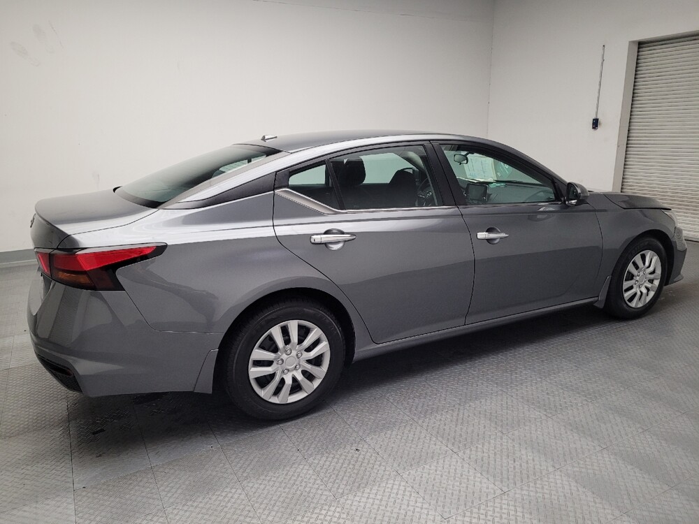 2019 Nissan Altima in Riverside, CA 92504 - 18142487 10