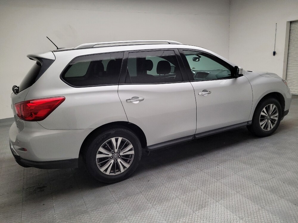 2017 Nissan Pathfinder in Riverside, CA 92504 - 18142498 10