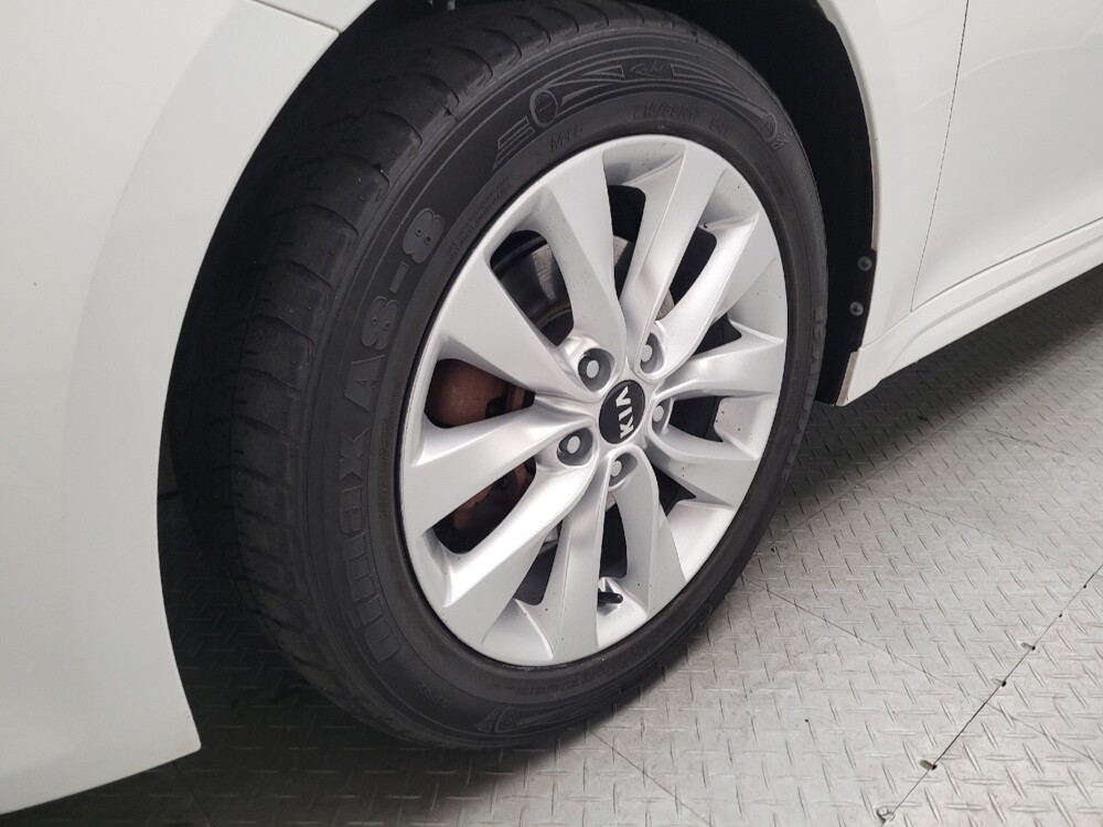 2016 Kia Optima in Downey, CA 90241 - 18142506 31