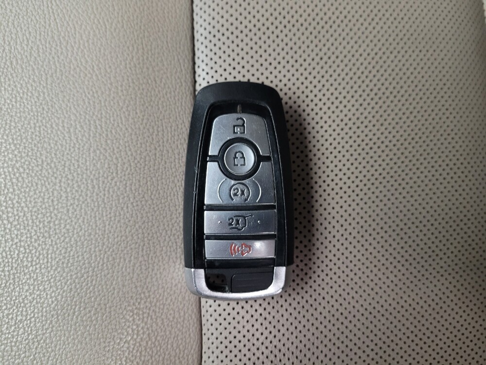 2021 Ford Explorer in Fresno, CA 93726 - 18142511 32