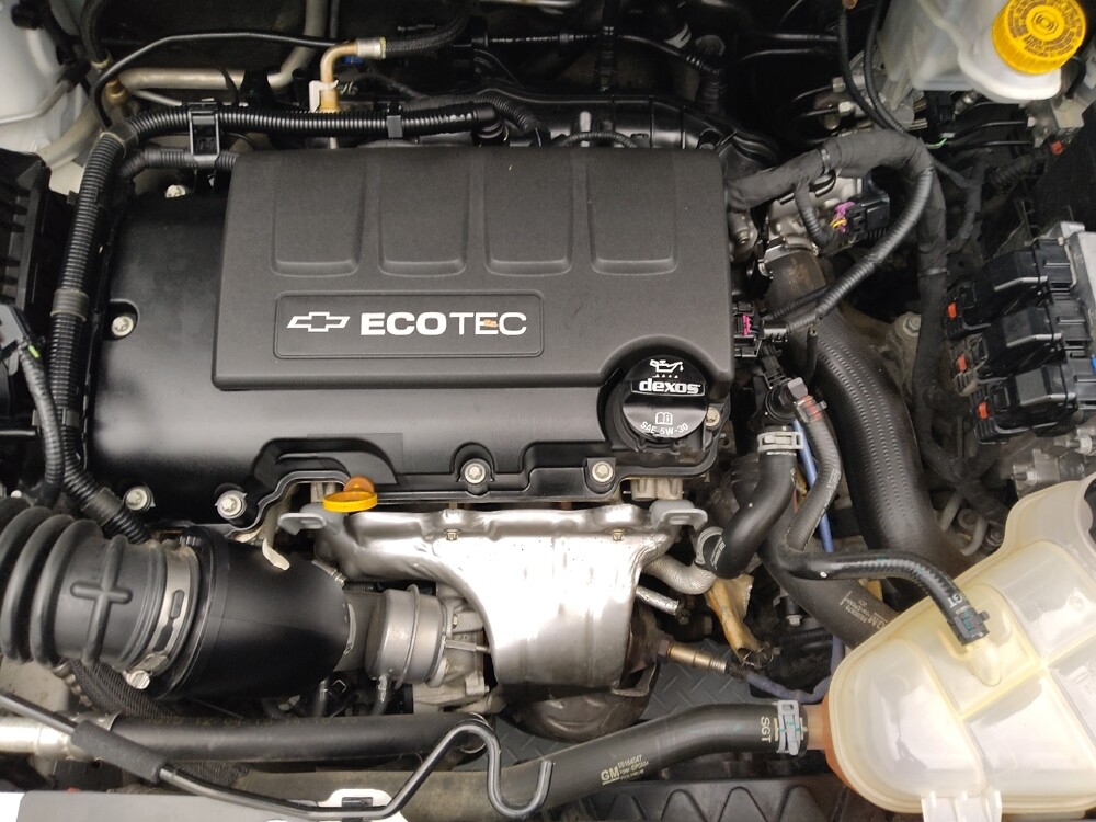 2020 Chevrolet Sonic in Topeka, KS 66611 - 18142516 30