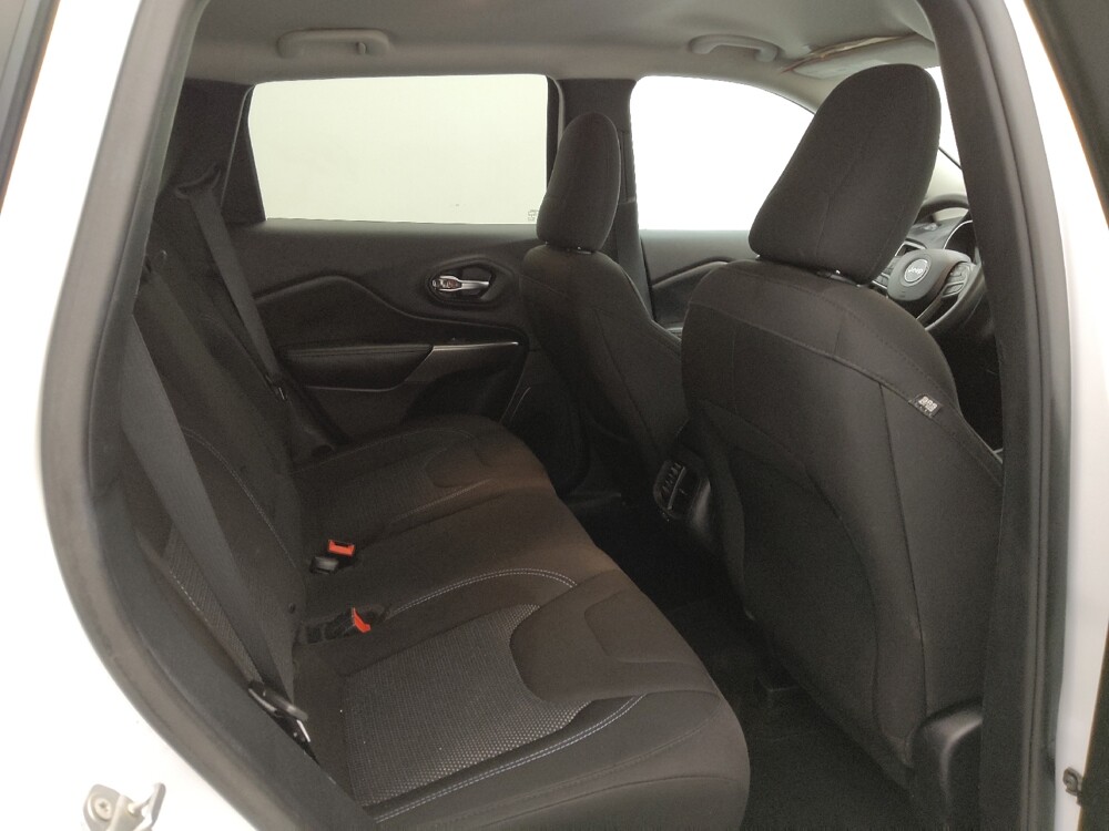 2019 Jeep Cherokee in Topeka, KS 66611 - 18142541 19