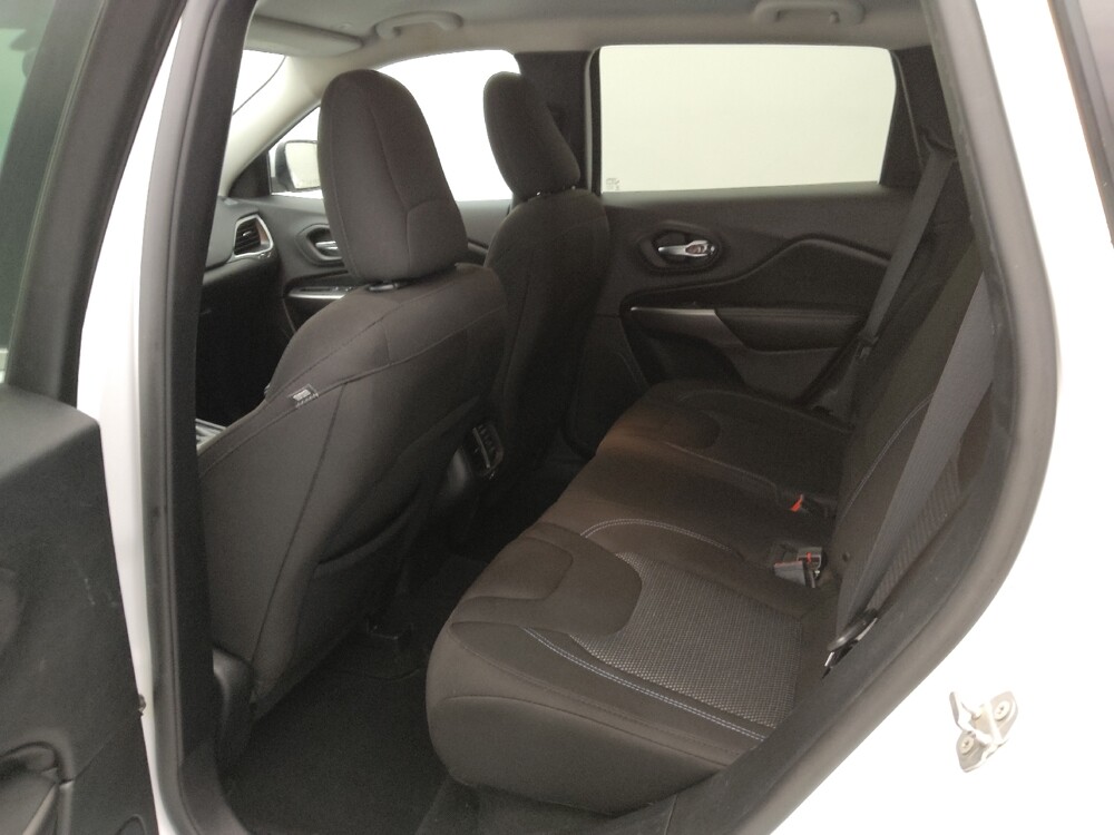 2019 Jeep Cherokee in Topeka, KS 66611 - 18142541 18
