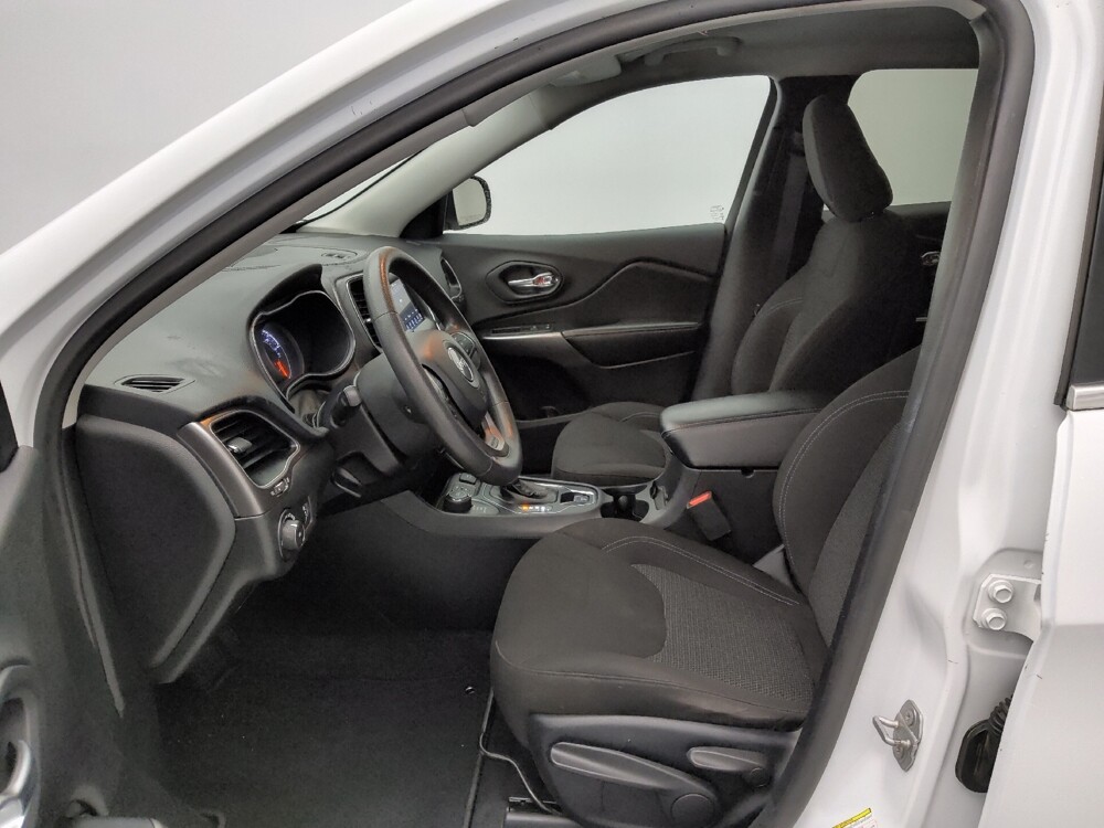 2019 Jeep Cherokee in Topeka, KS 66611 - 18142541 17
