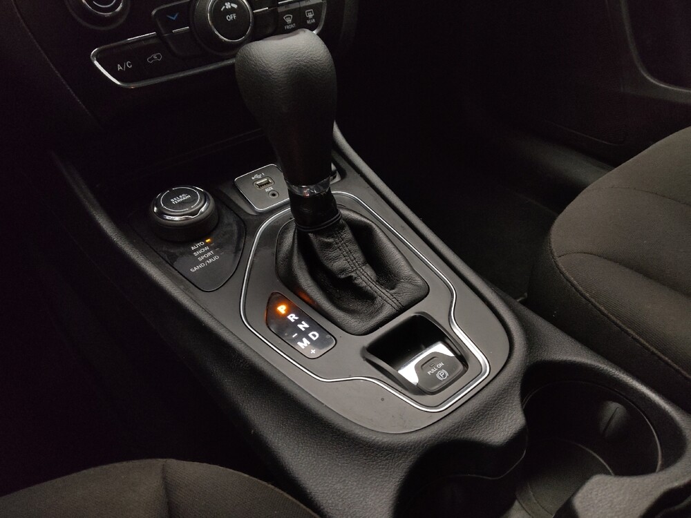 2019 Jeep Cherokee in Topeka, KS 66611 - 18142541 26