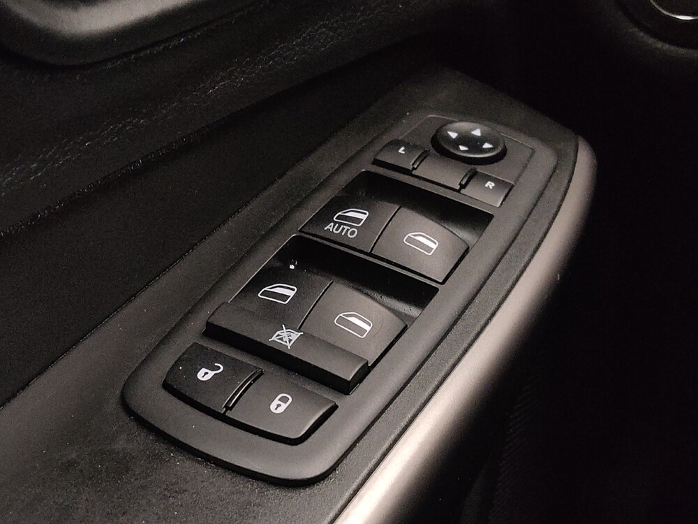 2019 Jeep Cherokee in Topeka, KS 66611 - 18142541 27