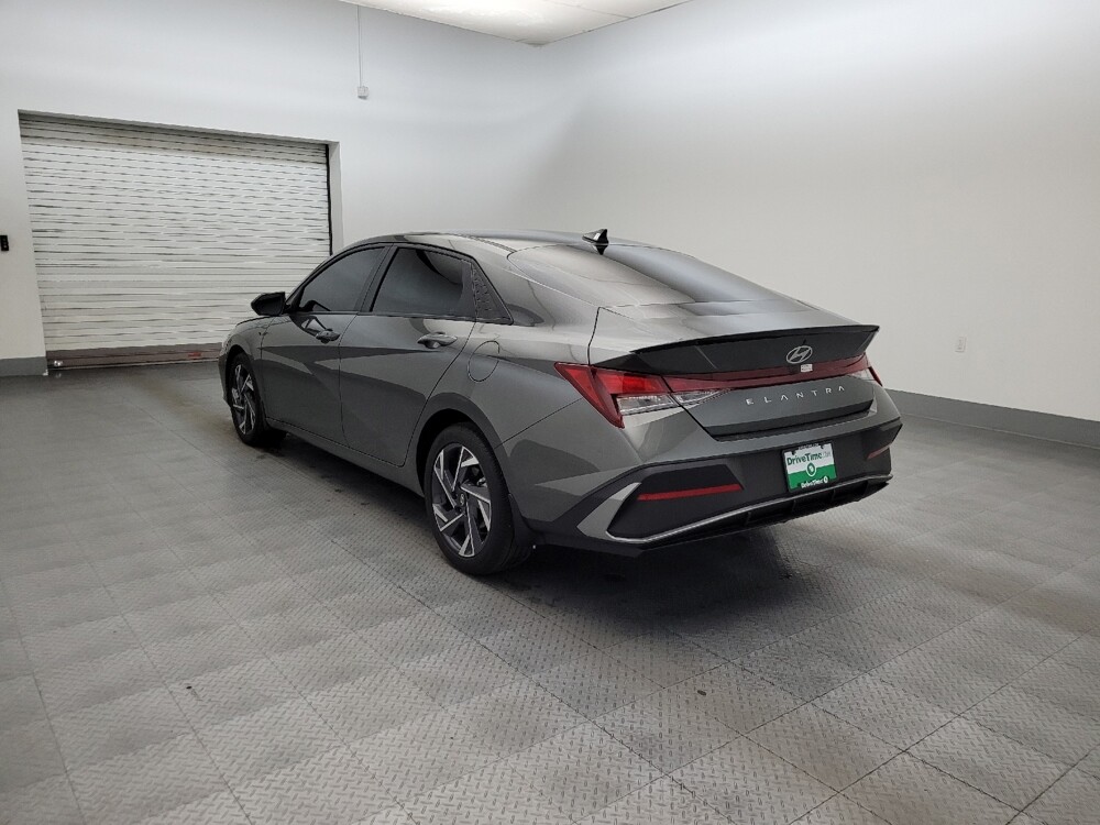2025 Hyundai Elantra in Mesa, AZ 85210 - 18142580 5