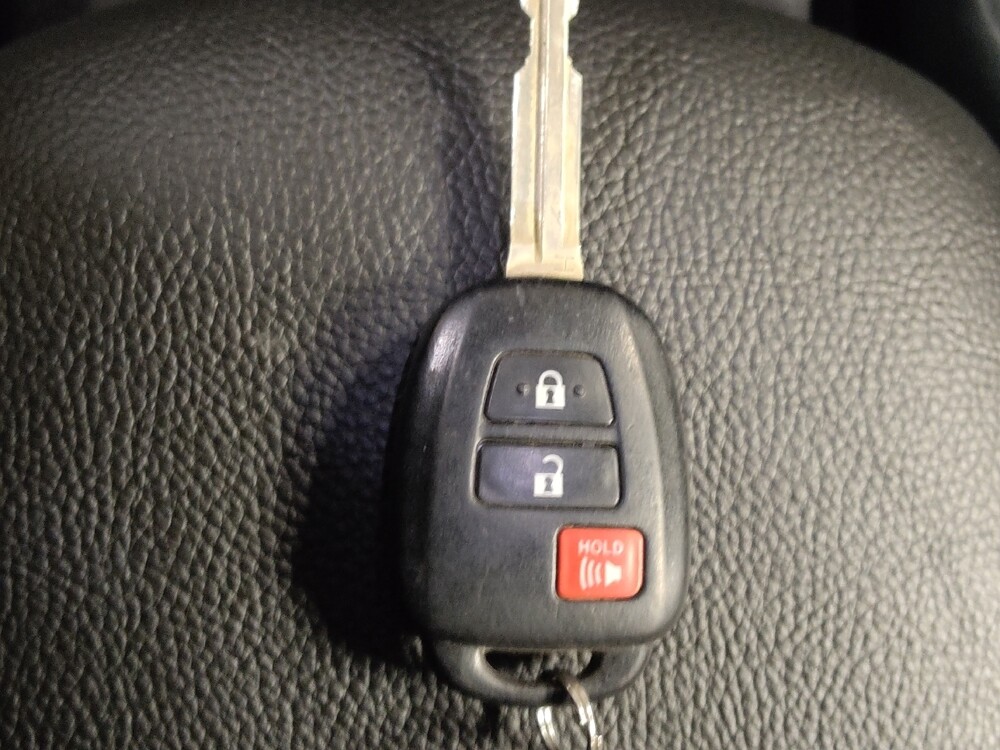 2018 Toyota RAV4 in Metairie, LA 70006 - 18142593 32