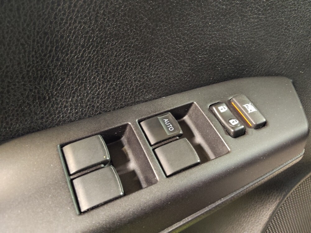 2018 Toyota RAV4 in Metairie, LA 70006 - 18142593 27