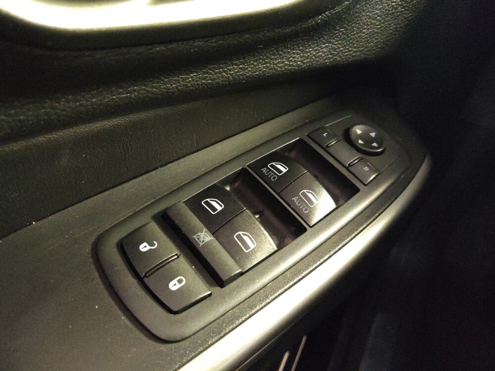 2019 Jeep Cherokee in Metairie, LA 70006 - 18142598 27
