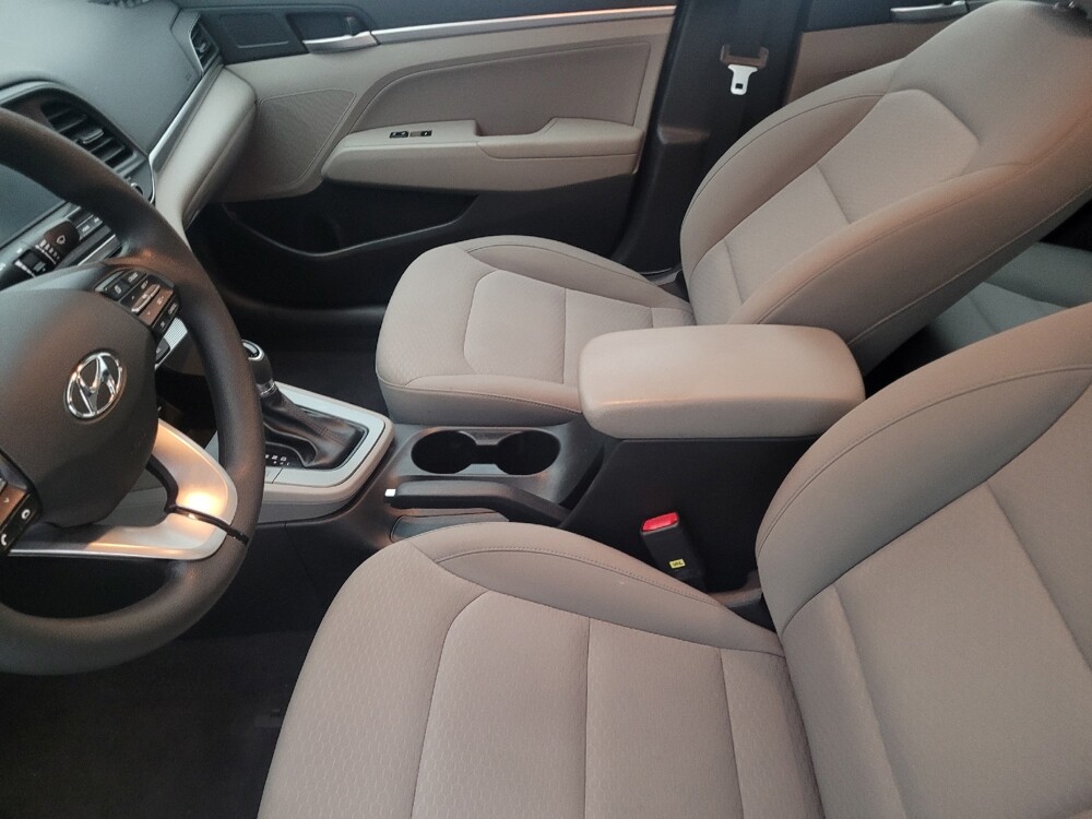 2019 Hyundai Elantra in Tampa, FL 33612 - 18142599 17