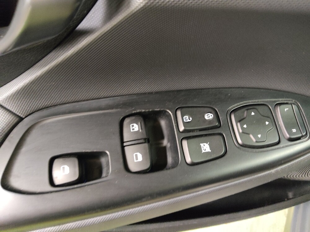2020 Hyundai Veloster in Tampa, FL 33619 - 18142604 27
