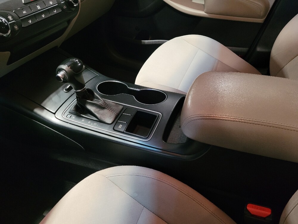 2016 Kia Sorento in Jacksonville, FL 32210 - 18142631 26