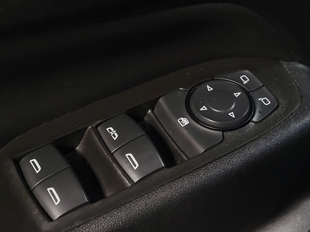 2020 Chevrolet Equinox in Savannah, GA 31419 - 18142638 27