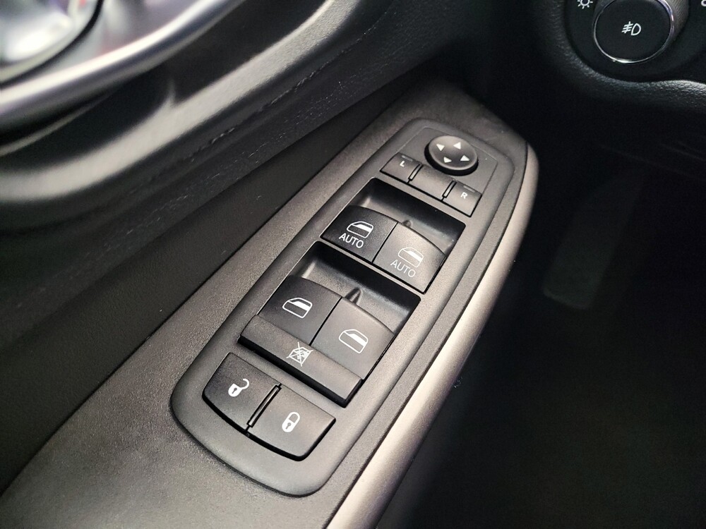 2019 Jeep Cherokee in Louisville, KY 40258 - 18142683 27