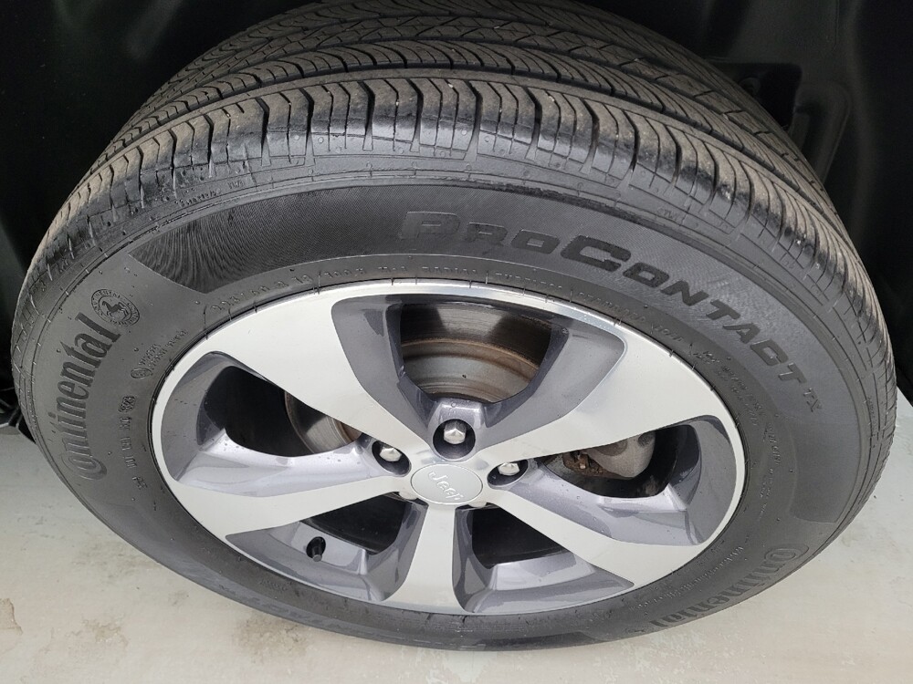 2019 Jeep Cherokee in Louisville, KY 40258 - 18142683 31