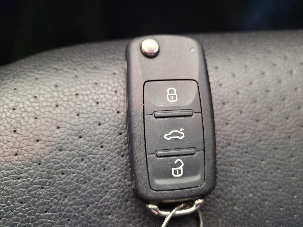 2014 Volkswagen Passat in Columbus, OH 43228 - 18142778 32
