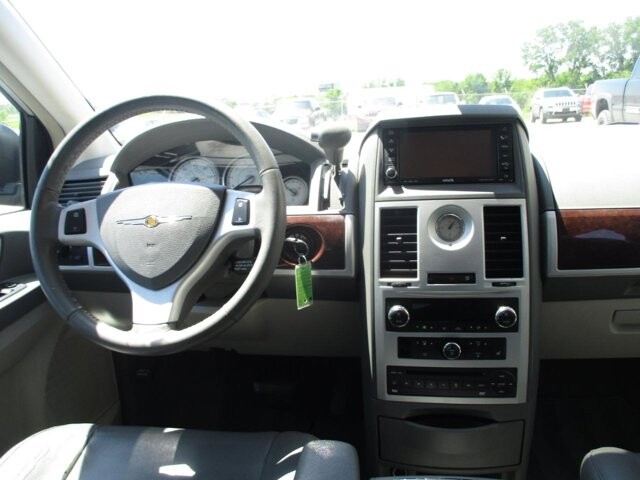 2010 Chrysler Town & Country in Oak Grove, MO 64075 - 18142854 7