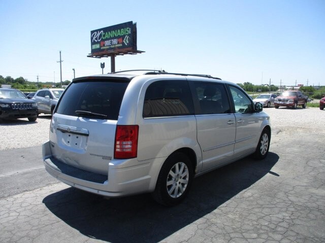 2010 Chrysler Town & Country in Oak Grove, MO 64075 - 18142854 3