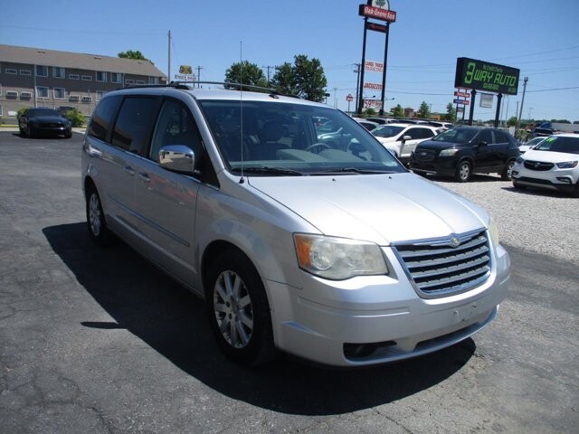 2010 Chrysler Town & Country in Oak Grove, MO 64075 - 18142854 2