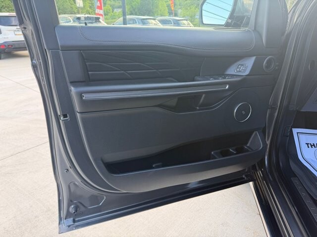 2020 Ford Expedition Max in Knoxville, TN 37920 - 18142858 7