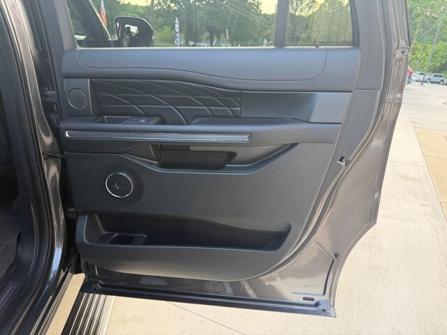 2020 Ford Expedition Max in Knoxville, TN 37920 - 18142858 10