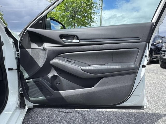 2025 Nissan Altima in Winchester, VA 22602 - 18142870 8
