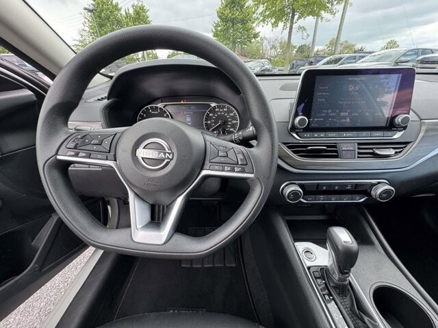 2025 Nissan Altima in Winchester, VA 22602 - 18142870 15