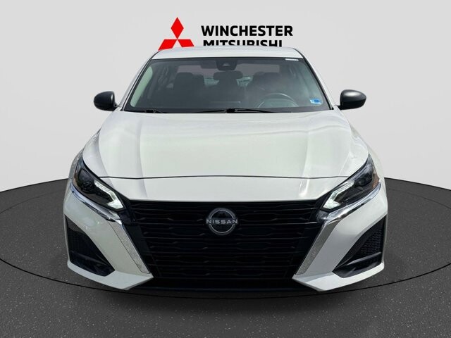 2025 Nissan Altima in Winchester, VA 22602 - 18142870 6