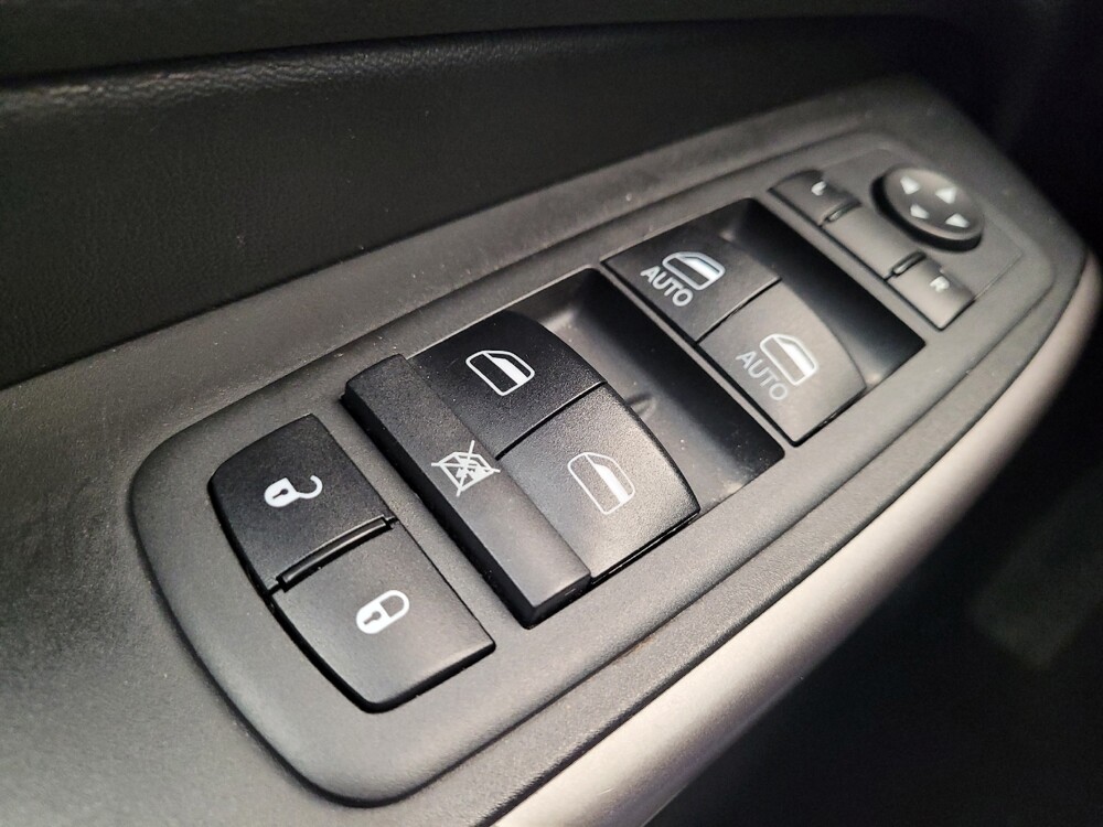 2019 Jeep Cherokee in Louisville, KY 40258 - 18142915 27