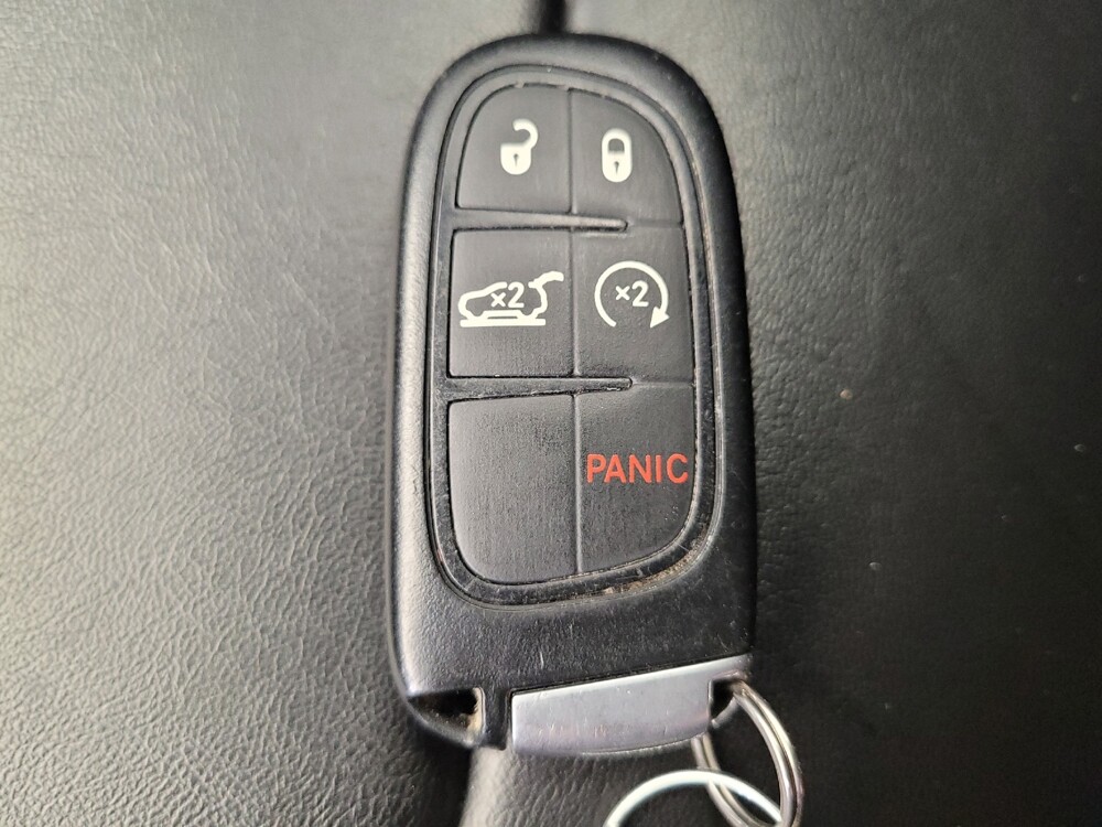 2019 Jeep Cherokee in Louisville, KY 40258 - 18142915 32