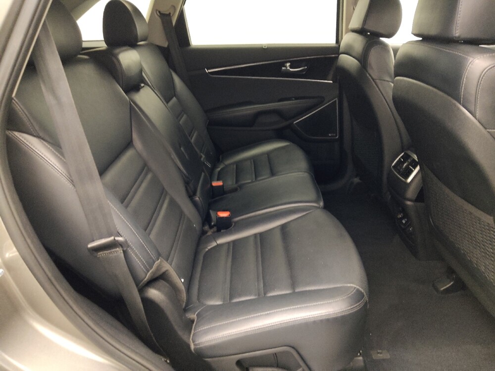 2018 Kia Sorento in Miami, FL 33157 - 18142952 19