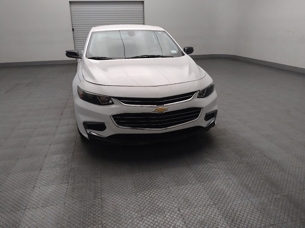2018 Chevrolet Malibu in Tulsa, OK 74145 - 18142974 14