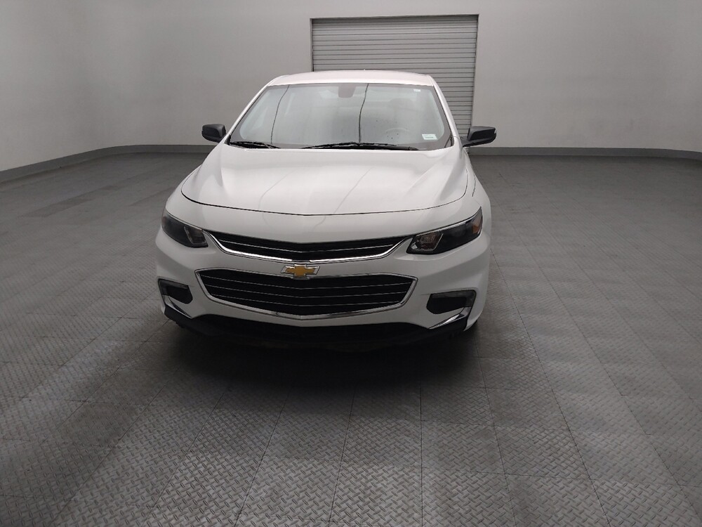 2018 Chevrolet Malibu in Tulsa, OK 74145 - 18142974 15