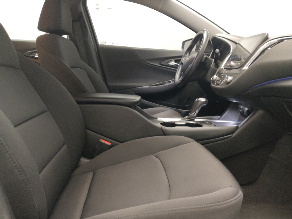 2018 Chevrolet Malibu in Tulsa, OK 74145 - 18142974 21
