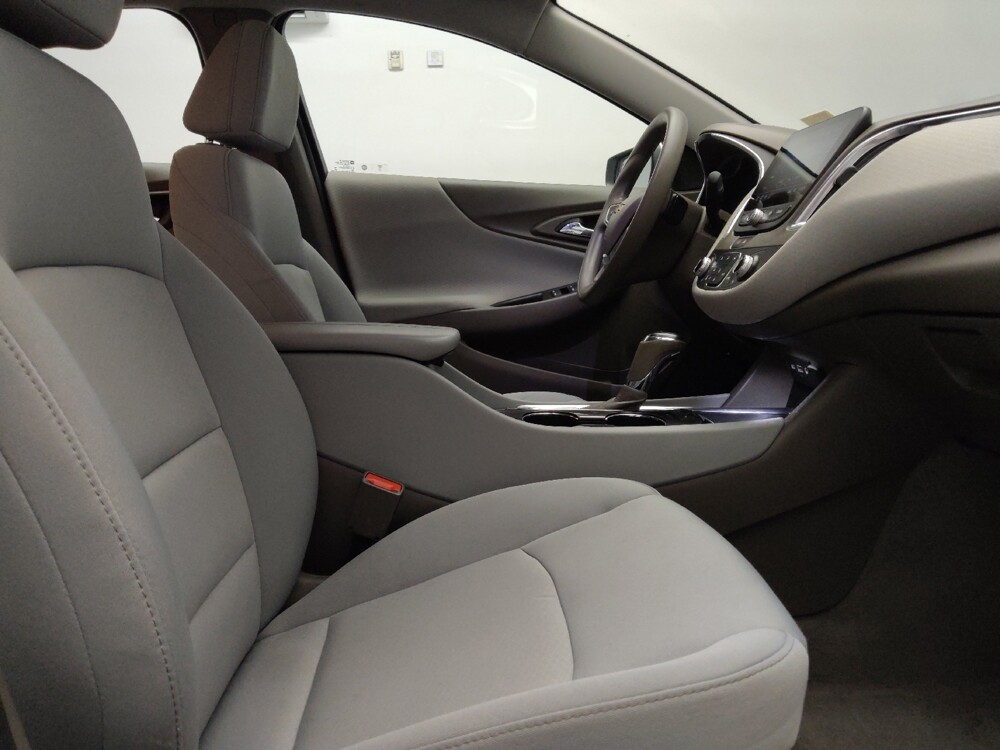 2020 Chevrolet Malibu in Tulsa, OK 74145 - 18142975 21