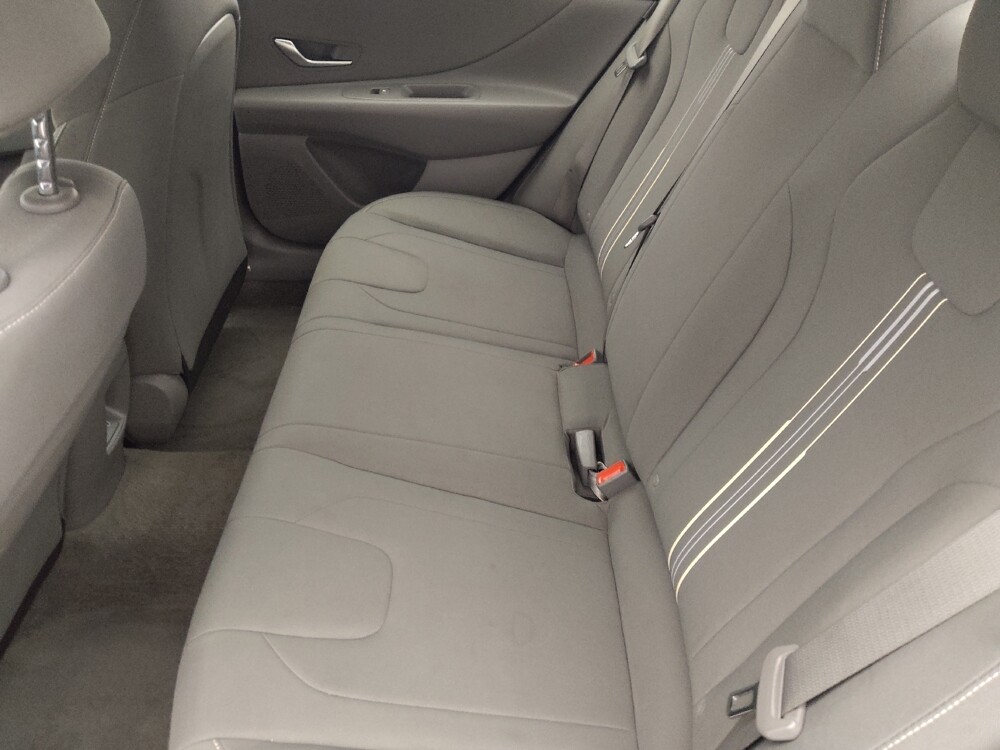 2024 Hyundai Elantra in Tampa, FL 33619 - 18143005 18