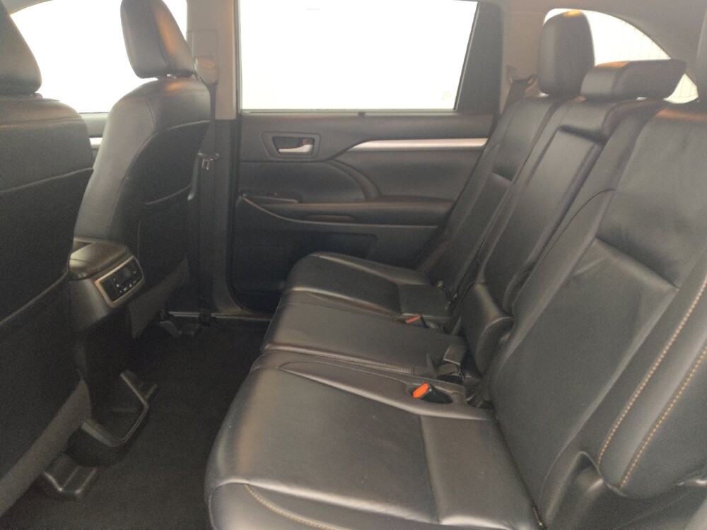 2019 Toyota Highlander in Jacksonville, FL 32210 - 18143022 18