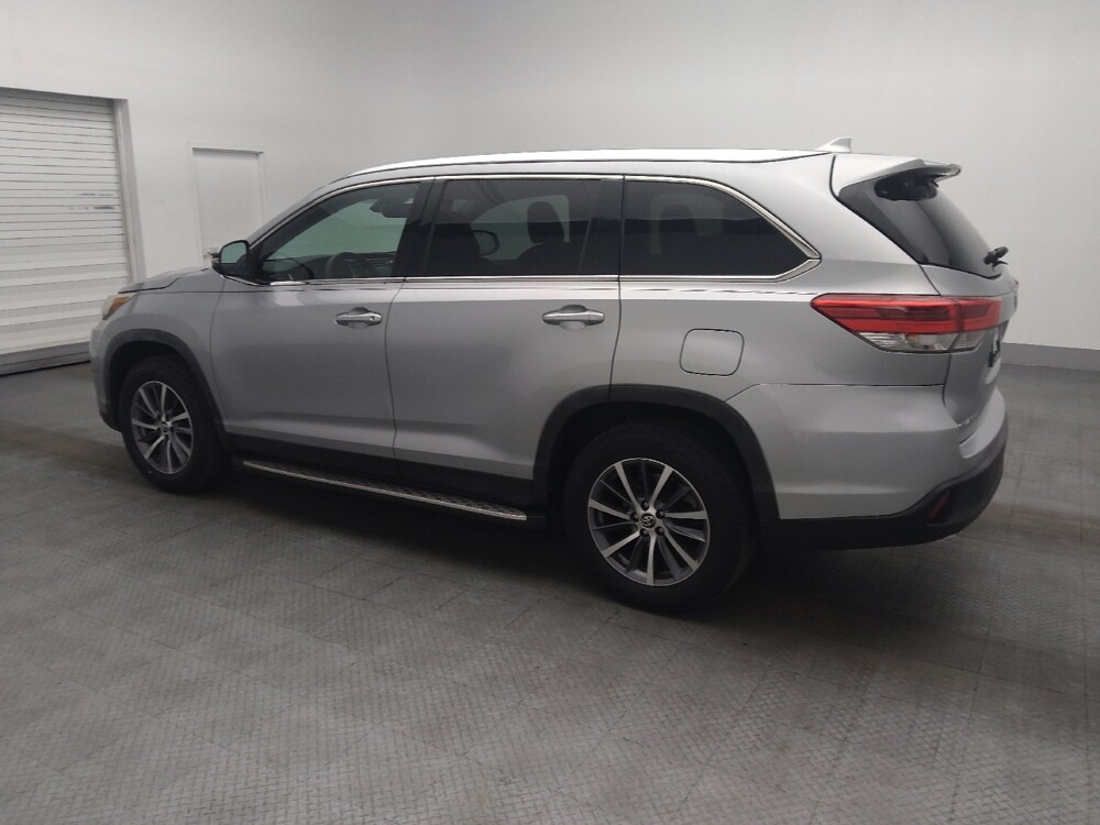 2019 Toyota Highlander in Jacksonville, FL 32210 - 18143022 3