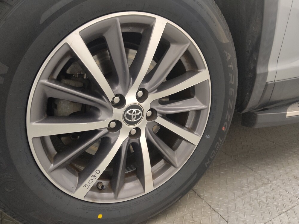 2019 Toyota Highlander in Jacksonville, FL 32210 - 18143022 31