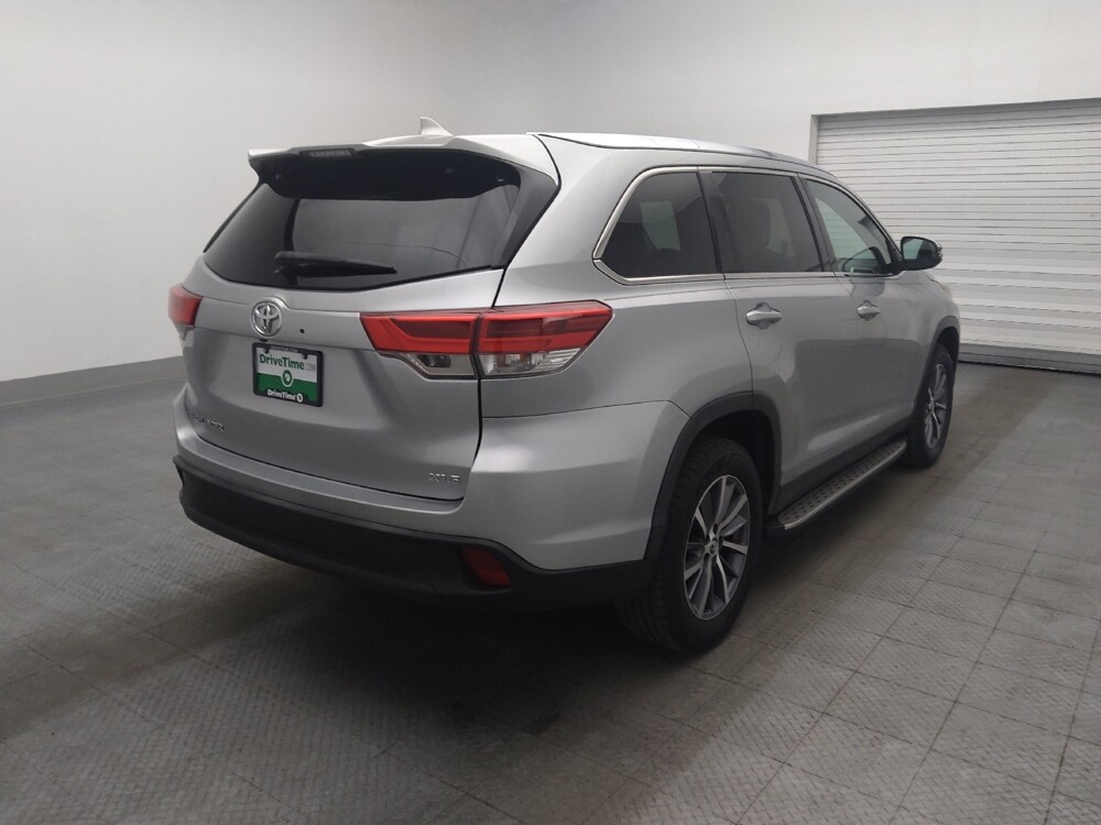 2019 Toyota Highlander in Jacksonville, FL 32210 - 18143022 9