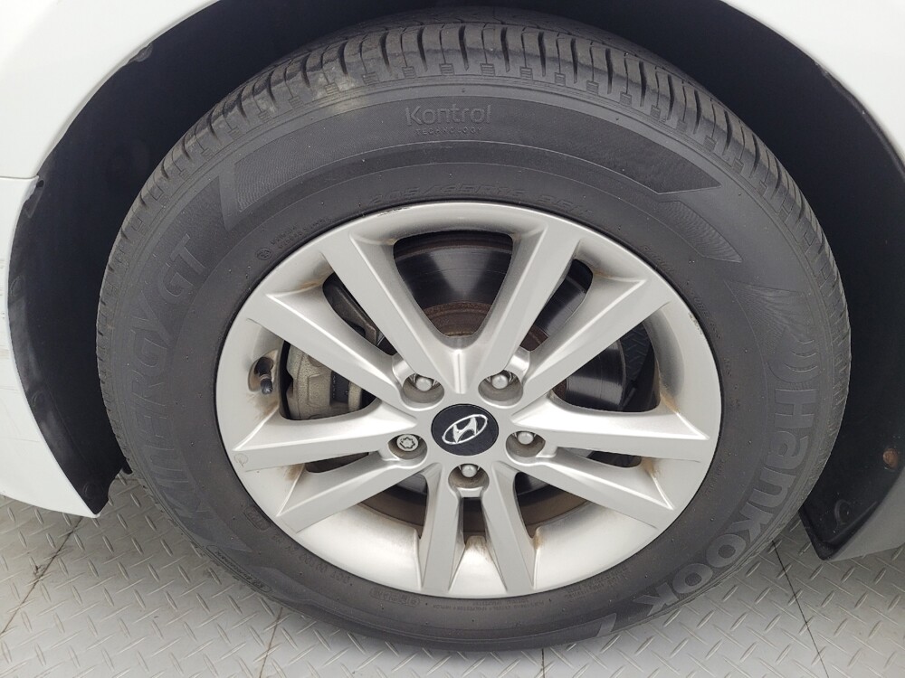 2017 Hyundai Sonata in Fayetteville, NC 28304 - 18143043 31