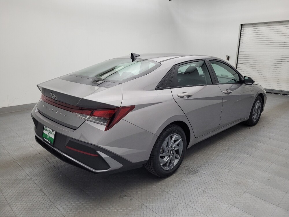2024 Hyundai Elantra in Greenville, SC 29607 - 18143046 10