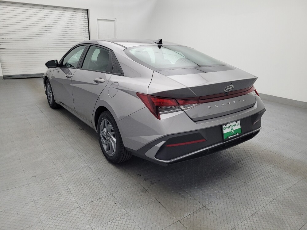 2024 Hyundai Elantra in Greenville, SC 29607 - 18143046 5