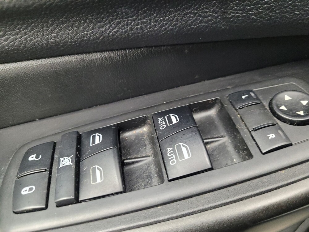 2019 Jeep Cherokee in Memphis, TN 38115 - 18143076 27