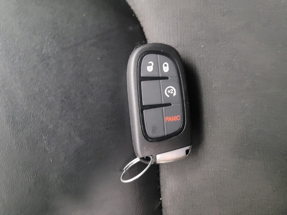 2019 Jeep Cherokee in Memphis, TN 38115 - 18143076 32