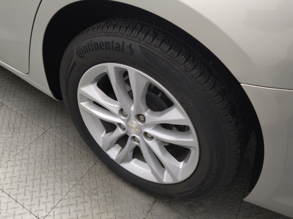 2018 Chevrolet Malibu in Houston, TX 77060 - 18143098 31