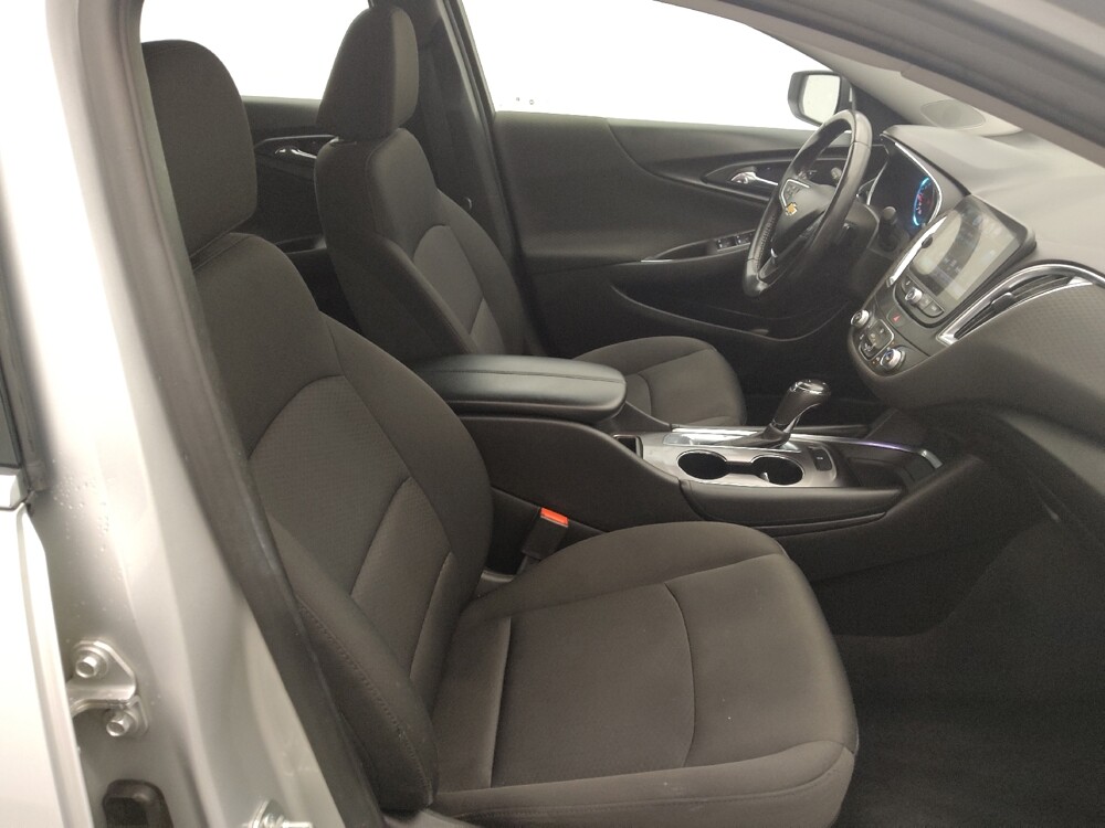 2018 Chevrolet Malibu in Houston, TX 77060 - 18143098 21