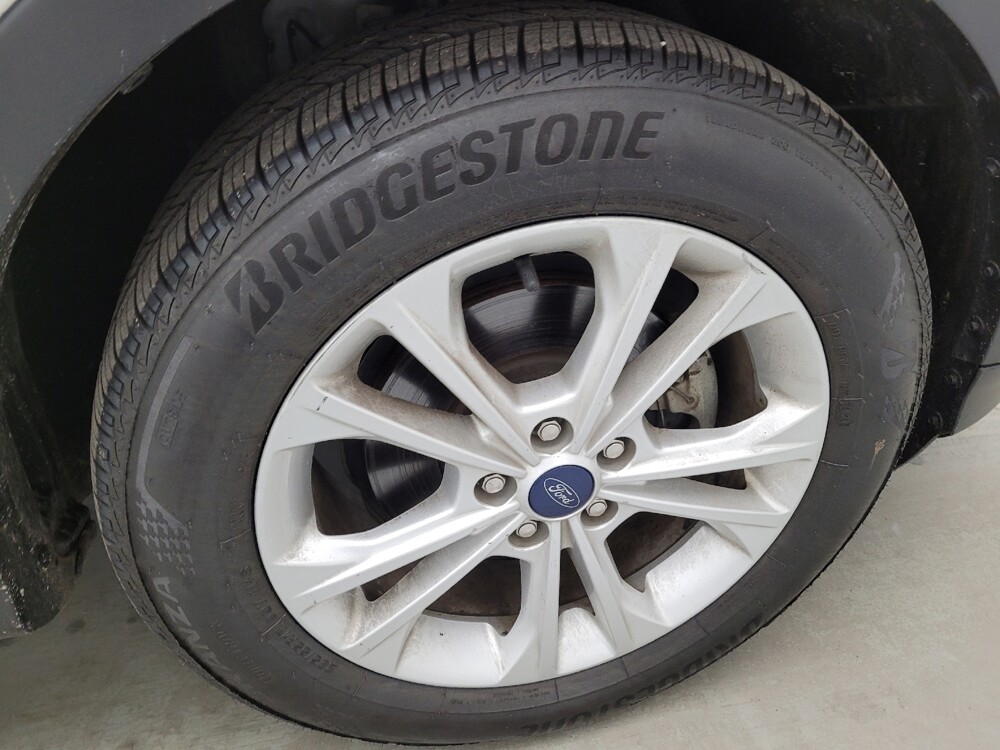 2018 Ford Escape in Cincinnati, OH 45255 - 18143105 31